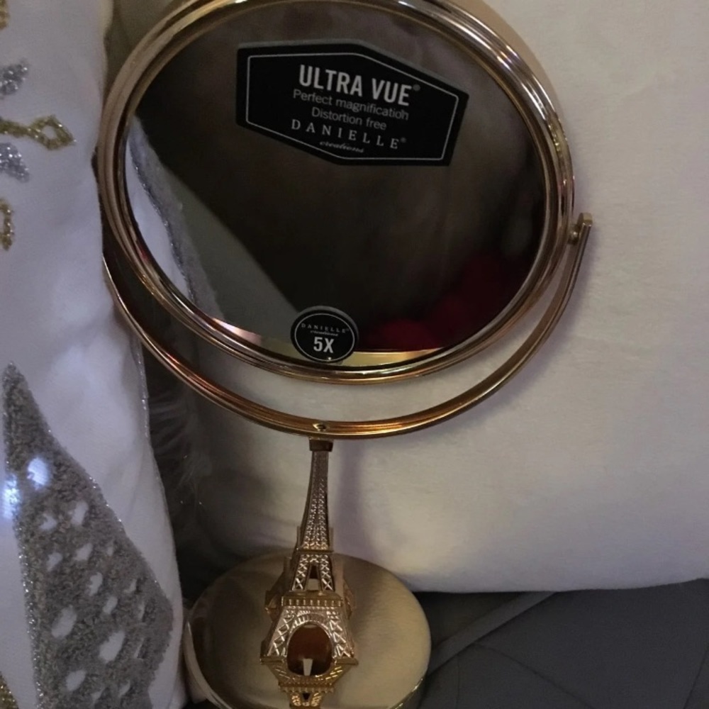 Eiffel Tower Makeup Mirror 💋